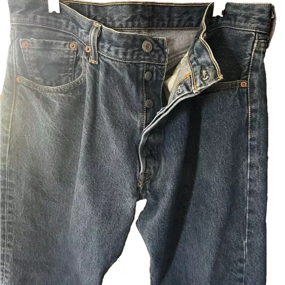 Levi's Men’s 501 Jeans tag 36 X 30 (actual 32 X 28) Indigo blue